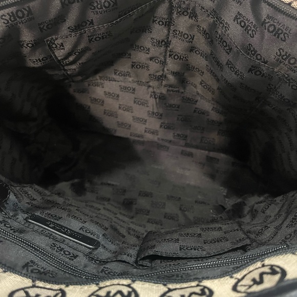 Authentic Large Michael Kors bag - Picture 8 of 16